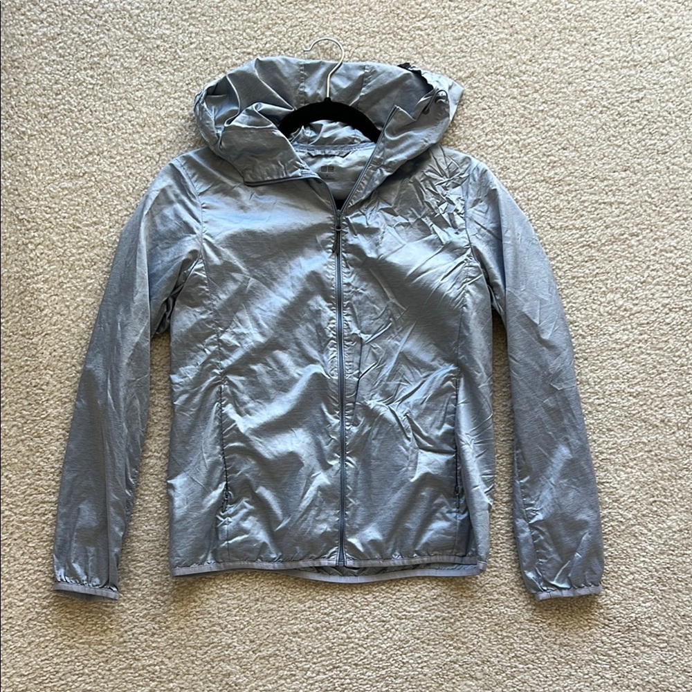 Uniqlo Silver Ski Jacket with Water-Resistant Material and Hood